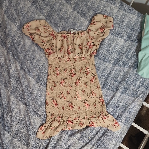 Almost Famous- Floral Cream Dress - Picture 1 of 2